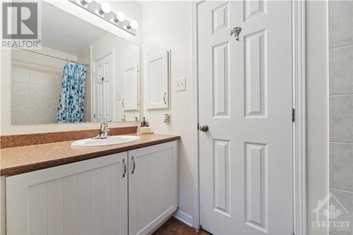 122 Streamside Crescent, Ottawa, ON - Indoor Photo Showing Bathroom