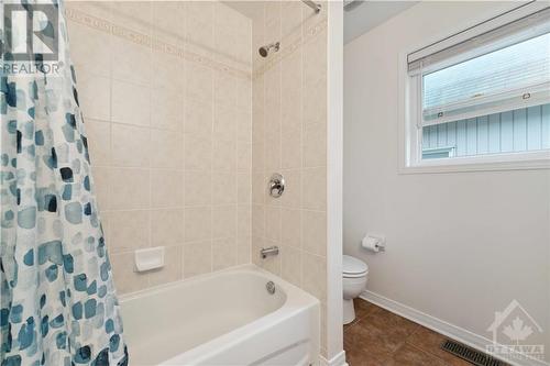 122 Streamside Crescent, Ottawa, ON - Indoor Photo Showing Bathroom