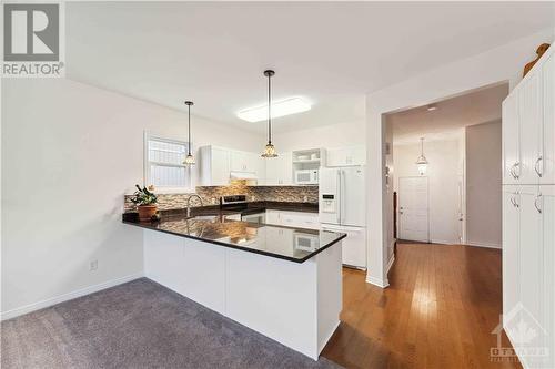 122 Streamside Crescent, Ottawa, ON - Indoor Photo Showing Kitchen