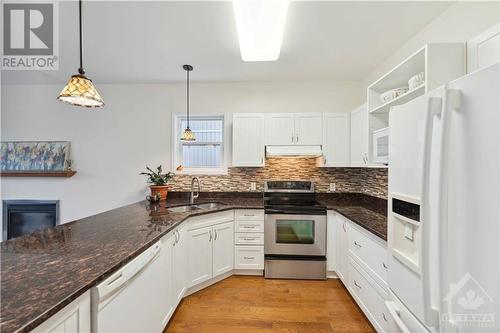 122 Streamside Crescent, Ottawa, ON - Indoor Photo Showing Kitchen With Double Sink