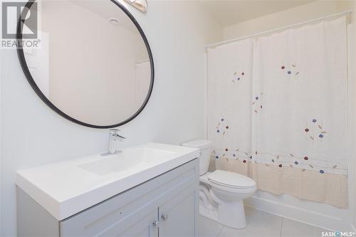 418 Burgess Way, Saskatoon, SK - Indoor Photo Showing Bathroom