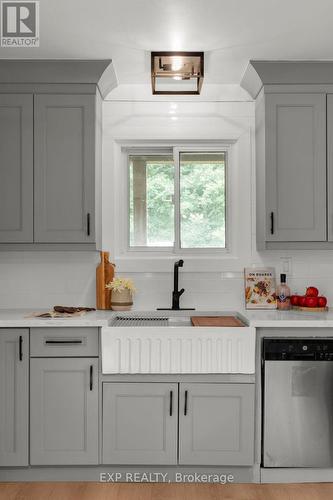 1082 Springdale Park Road, Bracebridge, ON - Indoor Photo Showing Kitchen