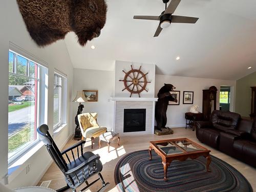 908 Redstone Drive, Rossland, BC - Indoor Photo Showing Living Room With Fireplace