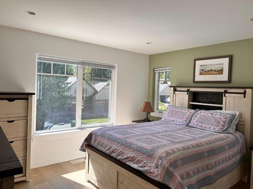 908 Redstone Drive, Rossland, BC - Indoor Photo Showing Bedroom