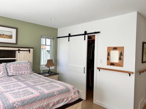 908 Redstone Drive, Rossland, BC - Indoor Photo Showing Bedroom