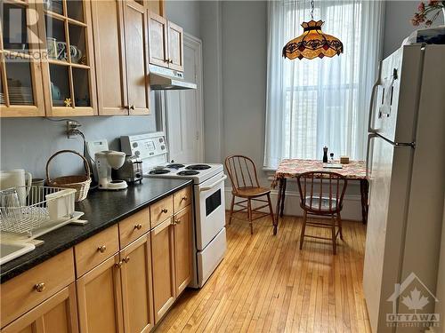 121-123 Daly Avenue, Ottawa, ON - Indoor Photo Showing Kitchen