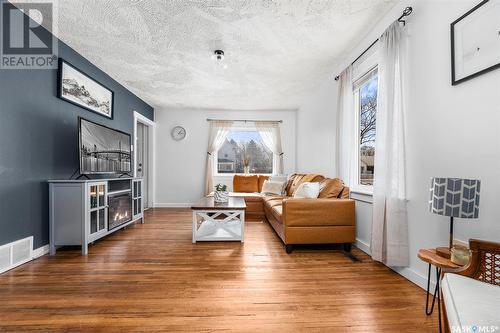 278 Coteau Street W, Moose Jaw, SK - Indoor Photo Showing Living Room