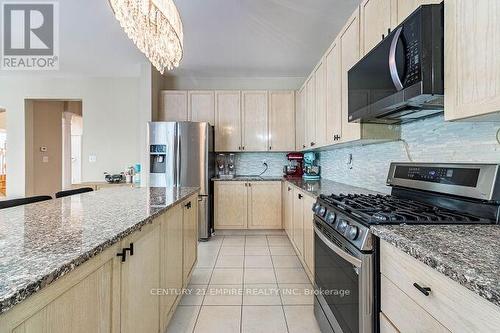 120 Fred Young Drive, Toronto (Downsview-Roding-Cfb), ON - Indoor Photo Showing Kitchen With Upgraded Kitchen