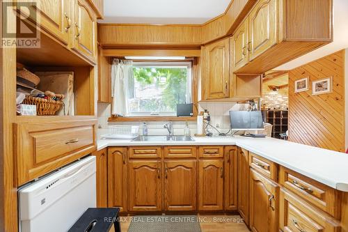 97 Ambleside Drive, Brampton (Brampton South), ON - Indoor Photo Showing Kitchen With Double Sink