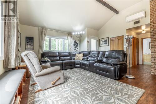 1151 Locksley Road, Pembroke, ON - Indoor Photo Showing Living Room