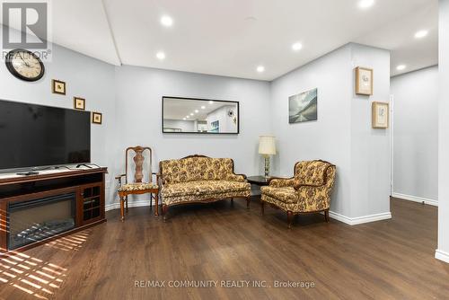 10 - 2035 South Millway, Mississauga (Erin Mills), ON - Indoor Photo Showing Living Room