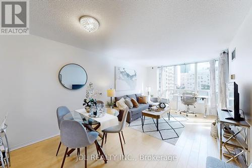 903 - 750 Bay Street, Toronto, ON - Indoor