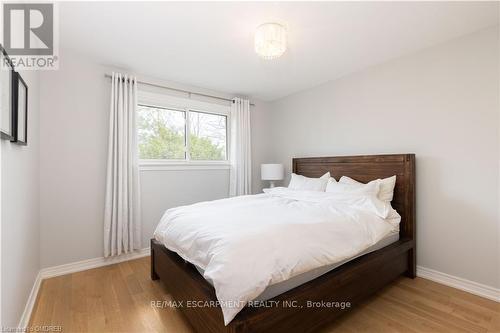 138 Oakdale Drive, Oakville (College Park), ON - Indoor Photo Showing Bedroom