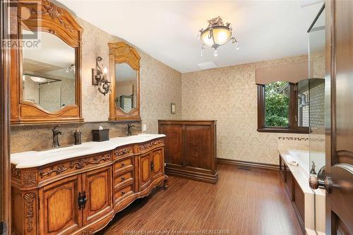 1020 Road 6 East, Kingsville, ON - Indoor Photo Showing Bathroom