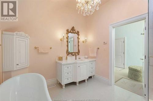 1020 Road 6 East, Kingsville, ON - Indoor Photo Showing Bathroom