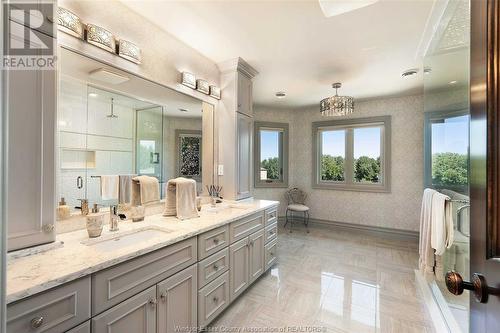 1020 Road 6 East, Kingsville, ON - Indoor Photo Showing Bathroom