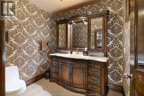 1020 Road 6 East, Kingsville, ON - Indoor Photo Showing Bathroom