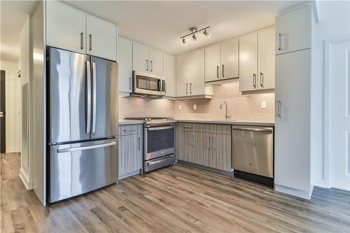 2007 James Street Unit# 1401, Burlington, ON - Indoor Photo Showing Kitchen With Upgraded Kitchen