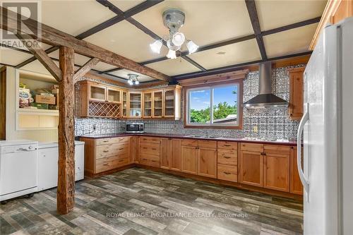 2670 Mcintosh Road, Augusta, ON - Indoor Photo Showing Laundry Room