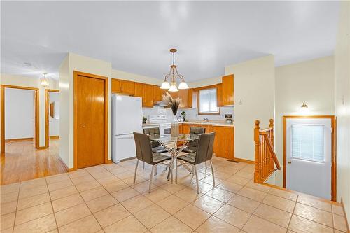 41 Elora Drive, Hamilton, ON - Indoor Photo Showing Dining Room