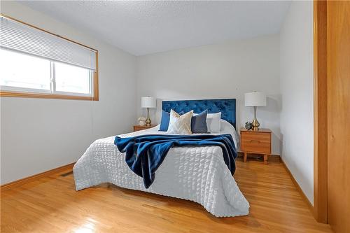 41 Elora Drive, Hamilton, ON - Indoor Photo Showing Bedroom