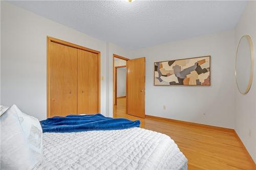 41 Elora Drive, Hamilton, ON - Indoor Photo Showing Bedroom