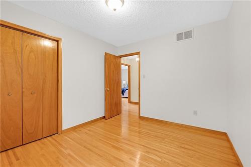 41 Elora Drive, Hamilton, ON - Indoor Photo Showing Other Room