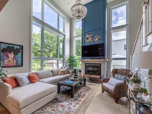 Salon - 886 Rue Bellerive, Saint-Jean-Sur-Richelieu, QC - Indoor Photo Showing Living Room With Fireplace