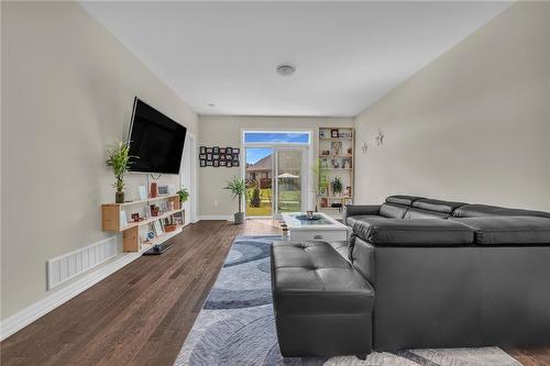 4311 Mann Street|Unit #51, Niagara Falls, ON - Indoor Photo Showing Living Room