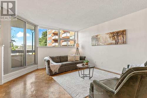 101 - 860 9Th Street E, Owen Sound, ON - Indoor Photo Showing Living Room