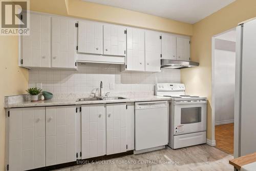 101 - 860 9Th Street E, Owen Sound, ON - Indoor Photo Showing Kitchen With Double Sink