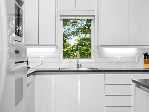 Cuisine - 32 Rue Des Pins S., Sainte-Pétronille, QC - Indoor Photo Showing Kitchen