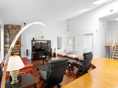 Salon - 32 Rue Des Pins S., Sainte-Pétronille, QC - Indoor Photo Showing Living Room