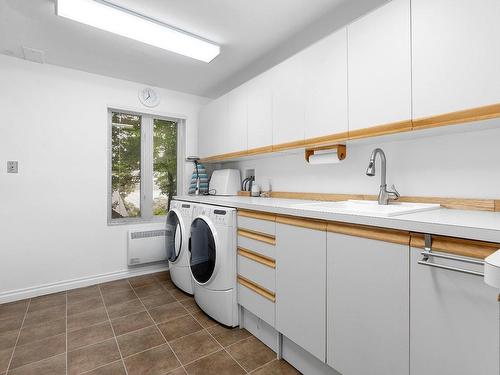 Salle de lavage - 32 Rue Des Pins S., Sainte-Pétronille, QC - Indoor Photo Showing Laundry Room