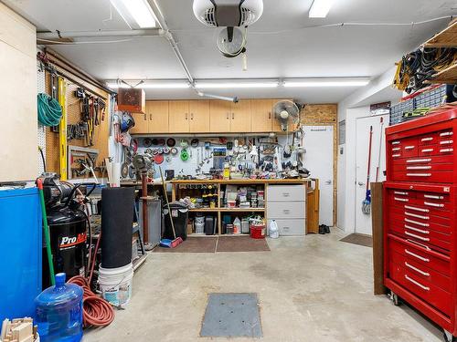 Atelier - 32 Rue Des Pins S., Sainte-Pétronille, QC - Indoor Photo Showing Garage