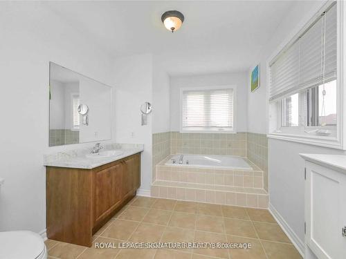 1327 Corm St, Innisfil, ON - Indoor Photo Showing Bathroom