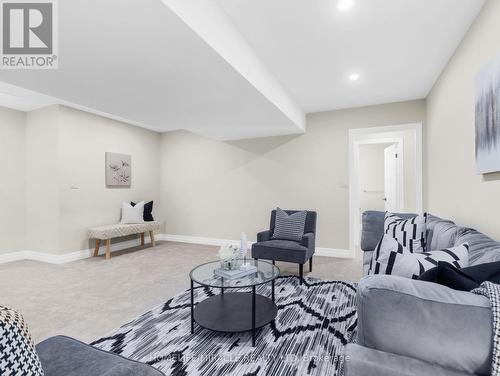 111 Livingston Drive, Tillsonburg, ON - Indoor Photo Showing Living Room