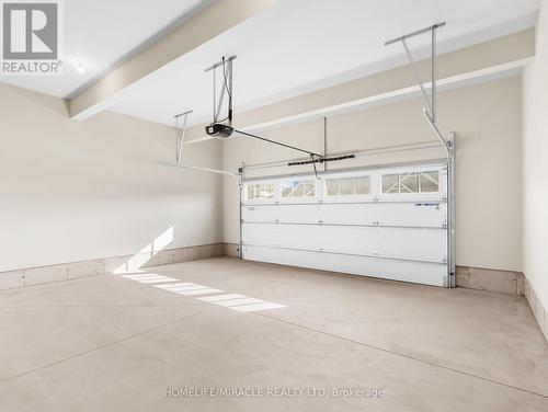 111 Livingston Drive, Tillsonburg, ON - Indoor Photo Showing Garage