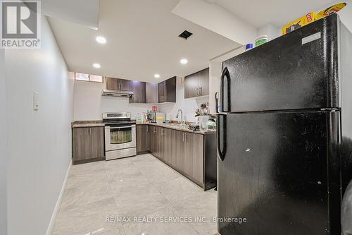 119 Crown Victoria Drive, Brampton, ON - Indoor Photo Showing Kitchen