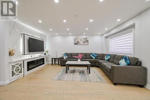 119 Crown Victoria Drive, Brampton, ON - Indoor Photo Showing Living Room