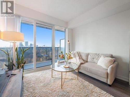 3603 - 55 Cooper Street, Toronto, ON - Indoor Photo Showing Living Room