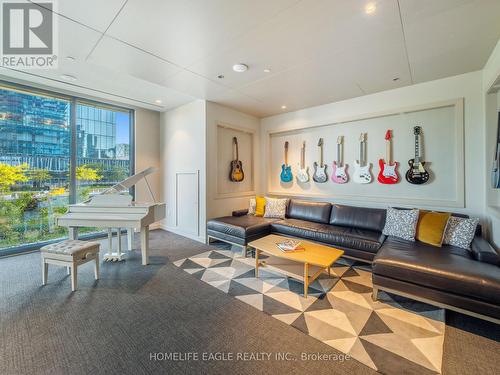 3603 - 55 Cooper Street, Toronto (Waterfront Communities), ON - Indoor Photo Showing Living Room