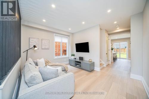 49 Jackson Drive, New Tecumseth (Tottenham), ON - Indoor Photo Showing Living Room