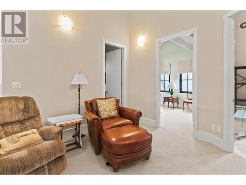 156 Lakeview Arrow Creek Road, Creston, BC - Indoor Photo Showing Living Room