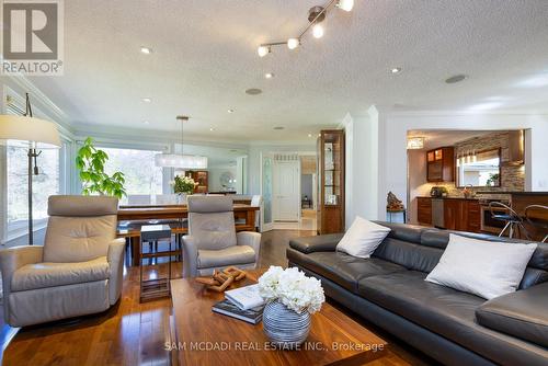 2196 Mississauga Road, Mississauga (Sheridan), ON - Indoor Photo Showing Living Room