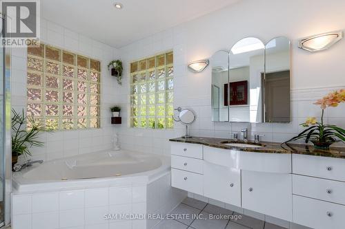 2196 Mississauga Road, Mississauga, ON - Indoor Photo Showing Bathroom