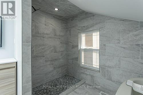 1678 County Rd 21, Norfolk (Delhi), ON - Indoor Photo Showing Bathroom