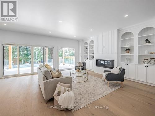 974 North Shore Boulevard W, Burlington (Lasalle), ON - Indoor Photo Showing Living Room With Fireplace