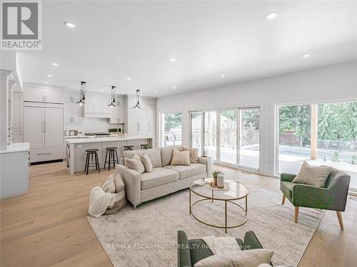 974 North Shore Boulevard W, Burlington (Lasalle), ON - Indoor Photo Showing Living Room