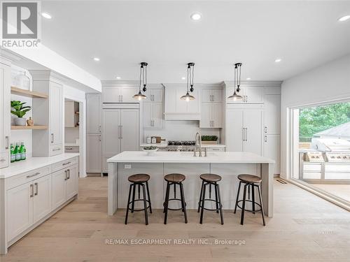 974 North Shore Boulevard W, Burlington (Lasalle), ON - Indoor Photo Showing Kitchen With Upgraded Kitchen